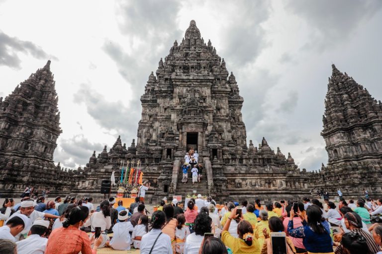 PT TWC Dukung Upacara Galungan Perdana di Candi Prambanan