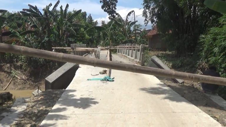 Tiga Jembatan Rusak, Banjir Bandang Terjang Desa Putatsari