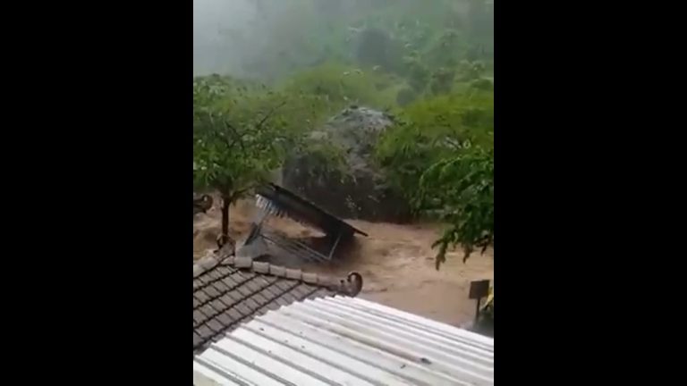 Viral Aliran Sungai Deras, Kades Rahtawu Pastikan Situasi Aman Terkendali