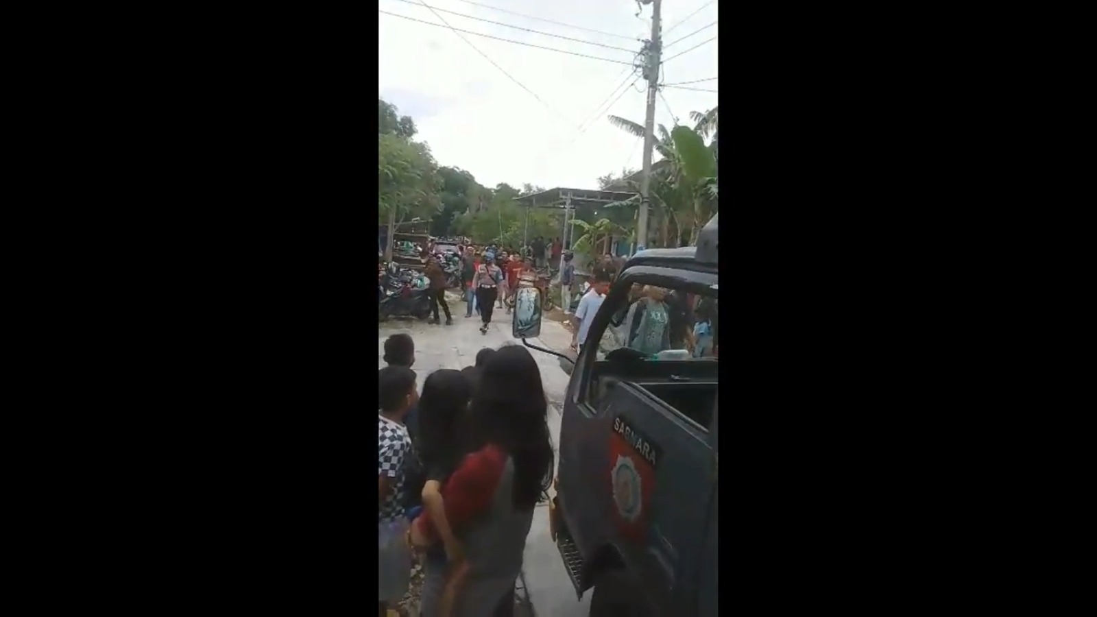 Digerebek Kepolisian, Para Pejudi Sabung Ayam Menceburkan Diri ke Sungai