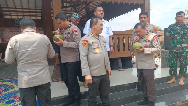 Kabareskrim dan Tiga Jenderal Asli Blora Kunjungi Pendopo Samin Karangpace
