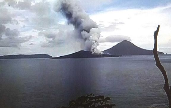 PVMBG: Gunung Anak Krakatau Kembali Erupsi