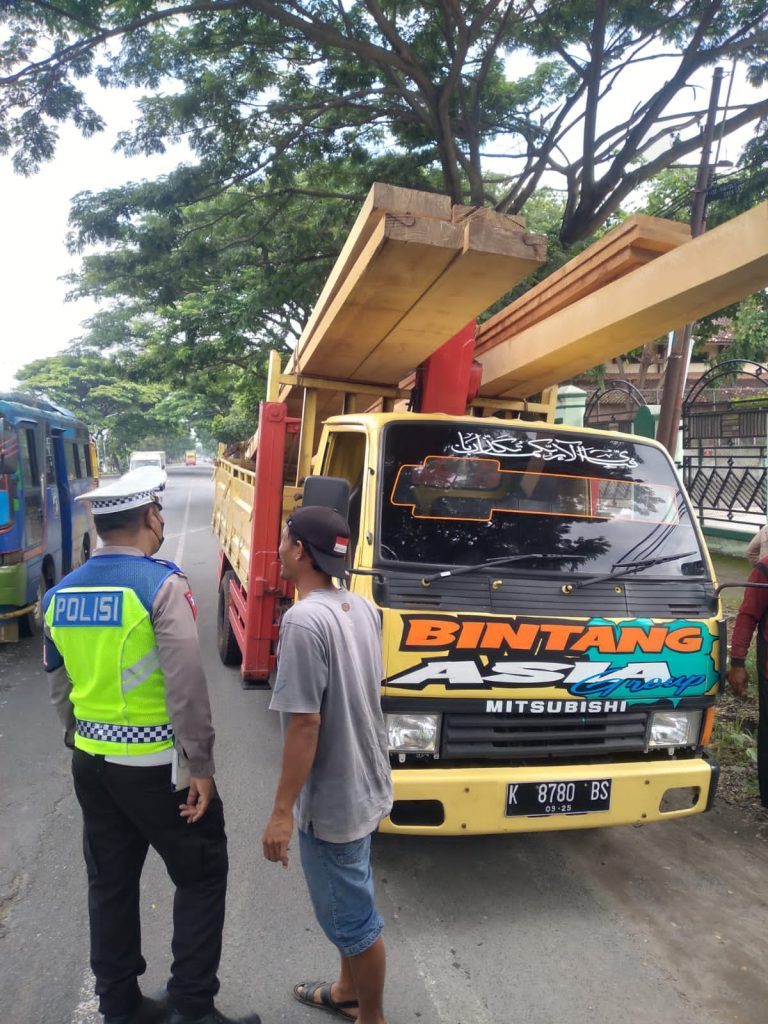 Satlantas Polres Rembang Tindak Tegas Kendaraan Pelanggar Aturan ODOL