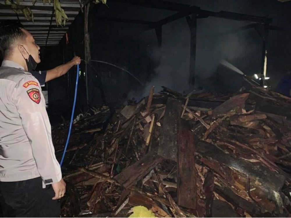 Kabel Usang Picu Korsleting, Satu Rumah di Desa Bringin Hangus Terbakar