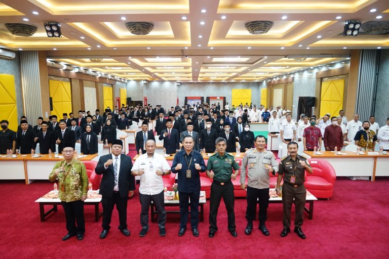 KPU Pati Lantik 105 Anggota PPK Terpilih