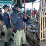 Satpol PP Bongkar Lapak PKL di Depan Pintu Pelabuhan
