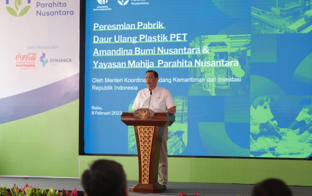 Resmikan Pabrik Daur Ulang Botol Plastik, Luhut: Komitmen Kita Kurangi Sampah Laut