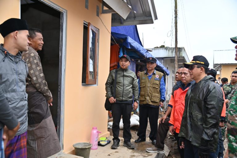 Ramadhan Rampung, Kepala BNPB Tinjau Pembangunan Rumah Insitu