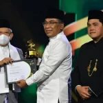 Berdedikasi Majukan NU, Wapres Terima Penghargaan sebagai Tokoh Pejuang NU
