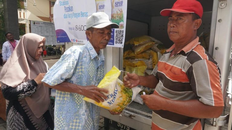 Disebar di 4 Kecamatan, Operasi Pasar Beras Murah Diserbu Warga