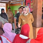 Disambati Soal Jalan Rusak, Bupati: Sabar Dulu, Pasti Diperbaiki