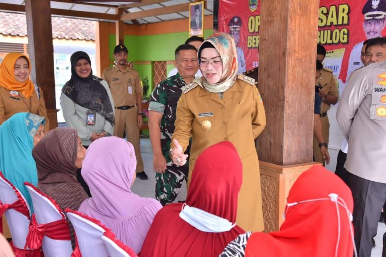 Disambati Soal Jalan Rusak, Bupati: Sabar Dulu, Pasti Diperbaiki