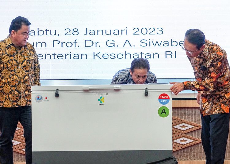 Perkuat Rantai Logistik Vaksin, Kemenkes Dapat Hibah 330 Unit Refrigerator