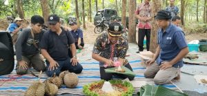 Angkat Potensi Durian, Pemkab Bersama PWI Peringati HPN di Dusun Terpencil