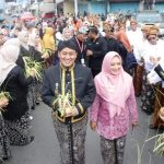 Warga Randudongkal Antusias Saksikan “Kirab Nagari Jembar”