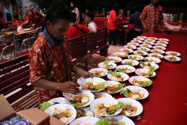 Mengenang Gus Dur dan Lontong Cap Go Meh di Klenteng Hok Tik Bio