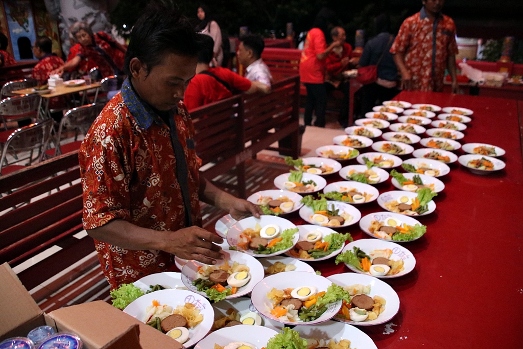 Mengenang Gus Dur dan Lontong Cap Go Meh di Klenteng Hok Tik Bio