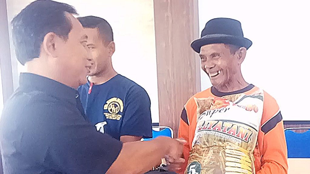 Petani Kota Tegal Terima 3 Ton Lebih Bantuan Benih Padi
