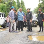 Tinjau Jalan Rusak, Pj Bupati Jepara Perintahkan Dinas PUPR Segera Perbaiki