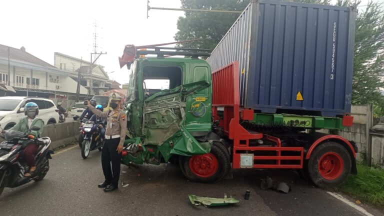 Nihil Korban Jiwa, Kecelakaan Beruntun 5 Kendaraan di Bergas