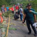 Jalan Utama Penghubung Kecamatan Simo - Klego Longsor