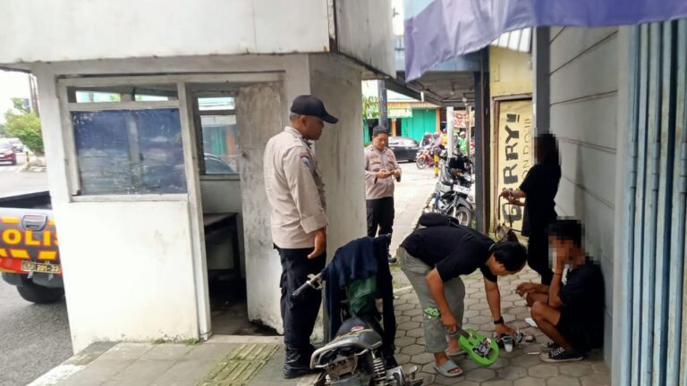 Asyik Menenggak Miras, Dua Pengamen Diamankan Polsek PurbaIingga