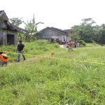 Lokasi tempat keduanya berduel diberi garis polisi saat olah tkp