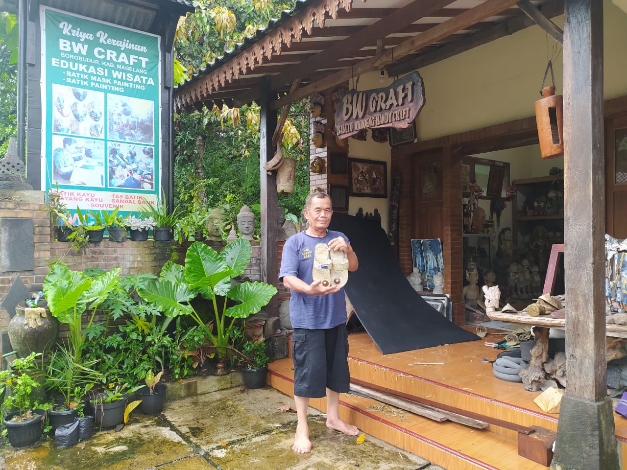BW Craft, Jadi Salah Satu Perajin Sandal Upanat di Borobudur