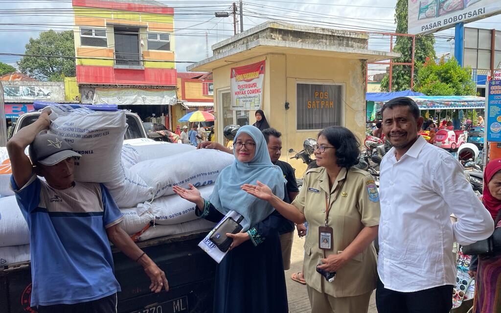Stabilkan Harga, Dinperindag Gelar Operasi Pasar di Pasar Tradisional
