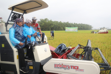 Panen Raya Padi di Lamongan Capai 7,3 Ton Per Hektar