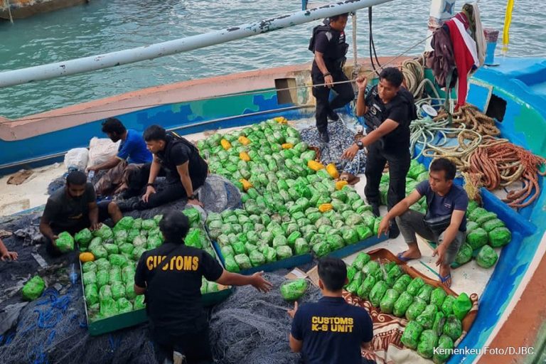 Bersinergi, DJBC dan BNN Sita 309 Kg Sabu di Perairan Samudra Hindia