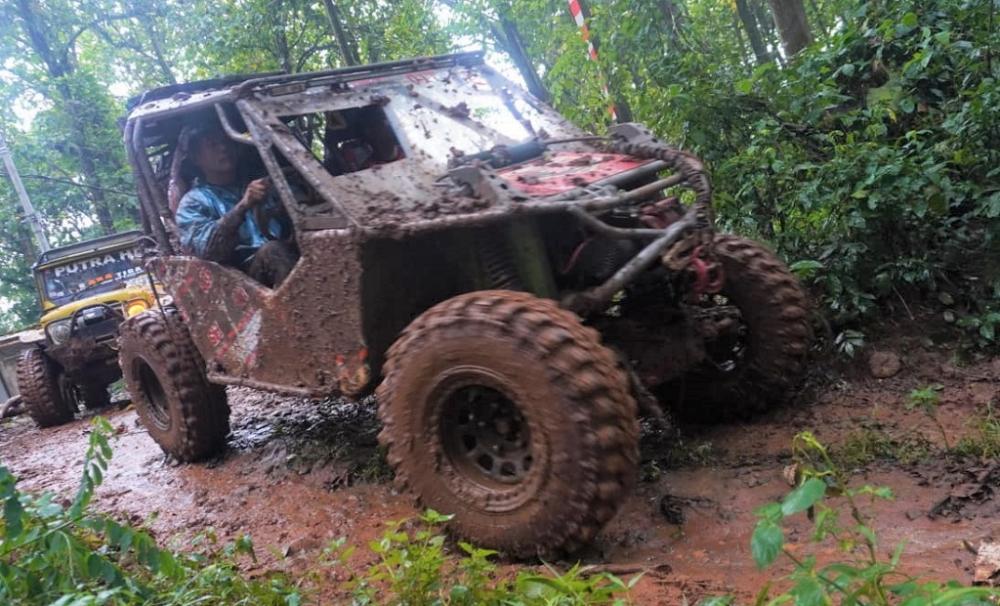 Berebut Doorprize 1 Unit Jeep, 157 Peserta Jelajahi Alas Roban