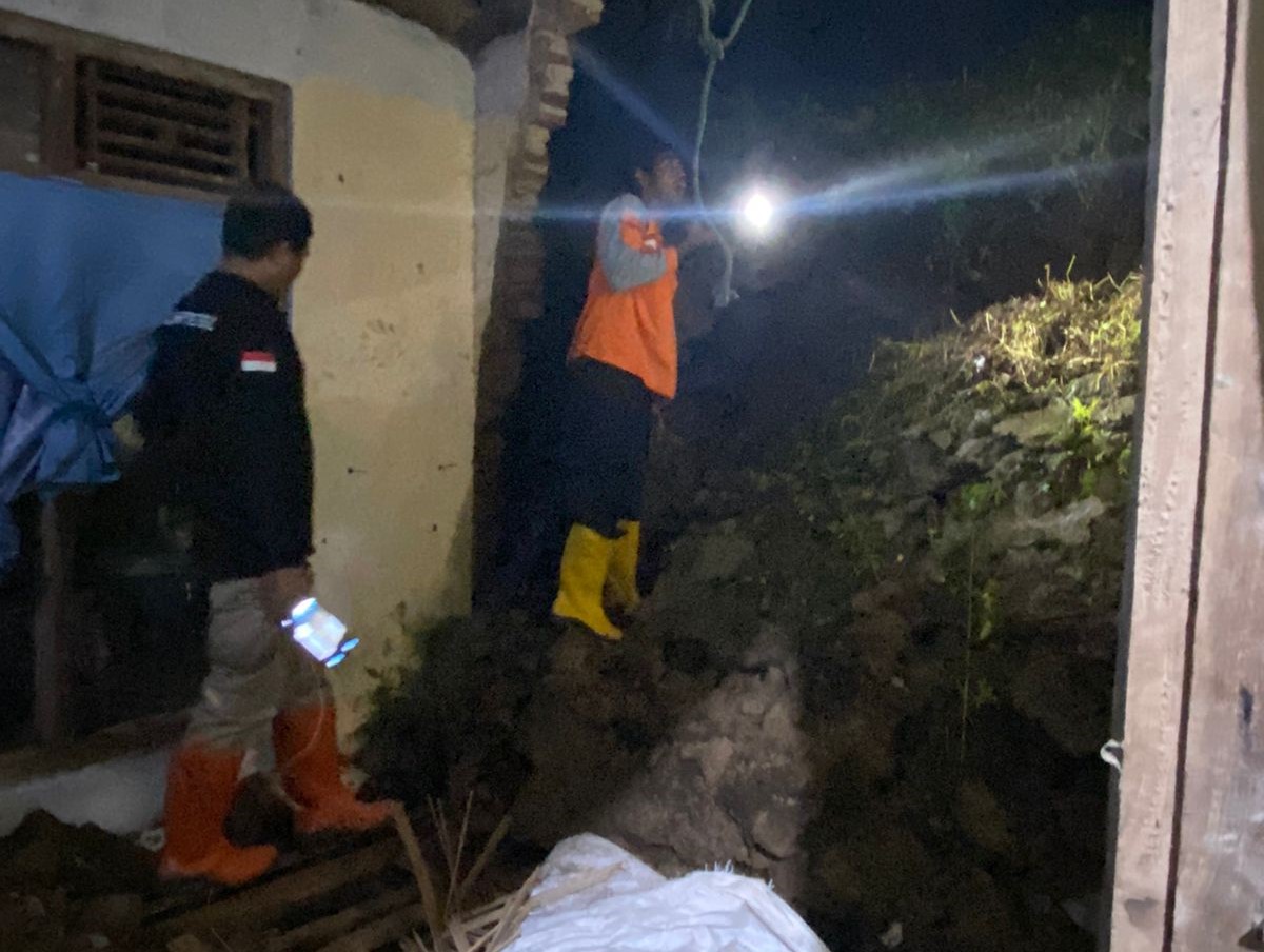 Curah Hujan Tinggi, Longsor Terjang Tegal, Enam Orang Luka-Luka