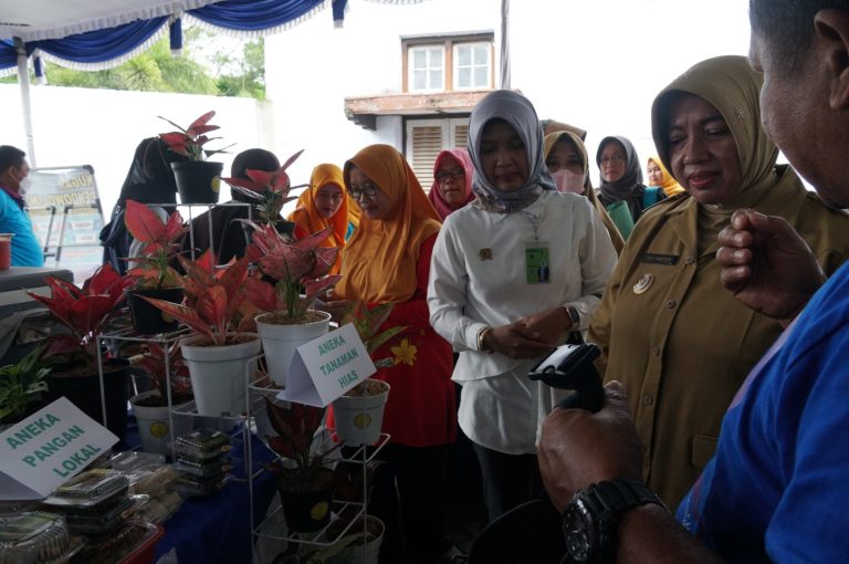 Wabup Purworejo Buka Pasar Tani, Bazar Durian dan Vaksinasi Rabies
