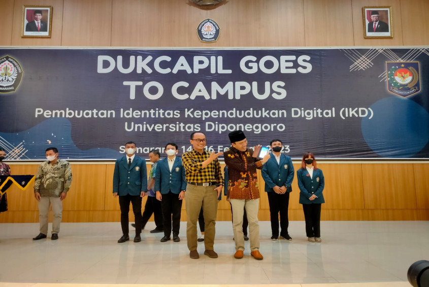 Terjunkan 100 Petugas dan 35 Dinas Dukcapil se-Jateng, Dukcapil Layani IKD Bagi Mahasiswa Undip