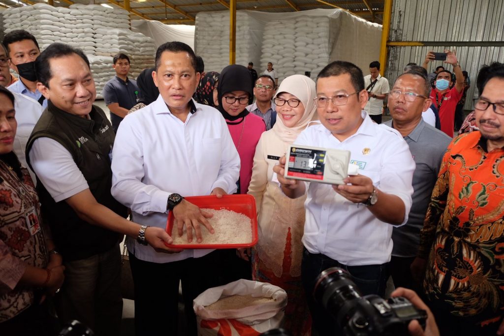 Dirut Bulog Sidak ke Cipinang, Pastikan Operasi Pasar Lancar