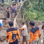 Longsor Lagi, Akses Jalan Desa Rahtawu Sempat Terganggu