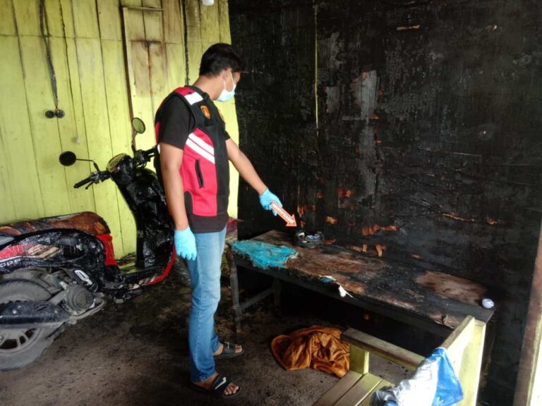 Tak Jelas Penyebabnya, Warkop Pinggir Jalan Dibakar OTK