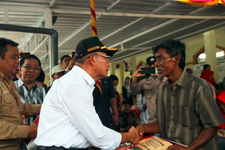 Menko PMK Minta Kementerian PUPR Benahi Banjir dan Tanggul Jebol di Semarang