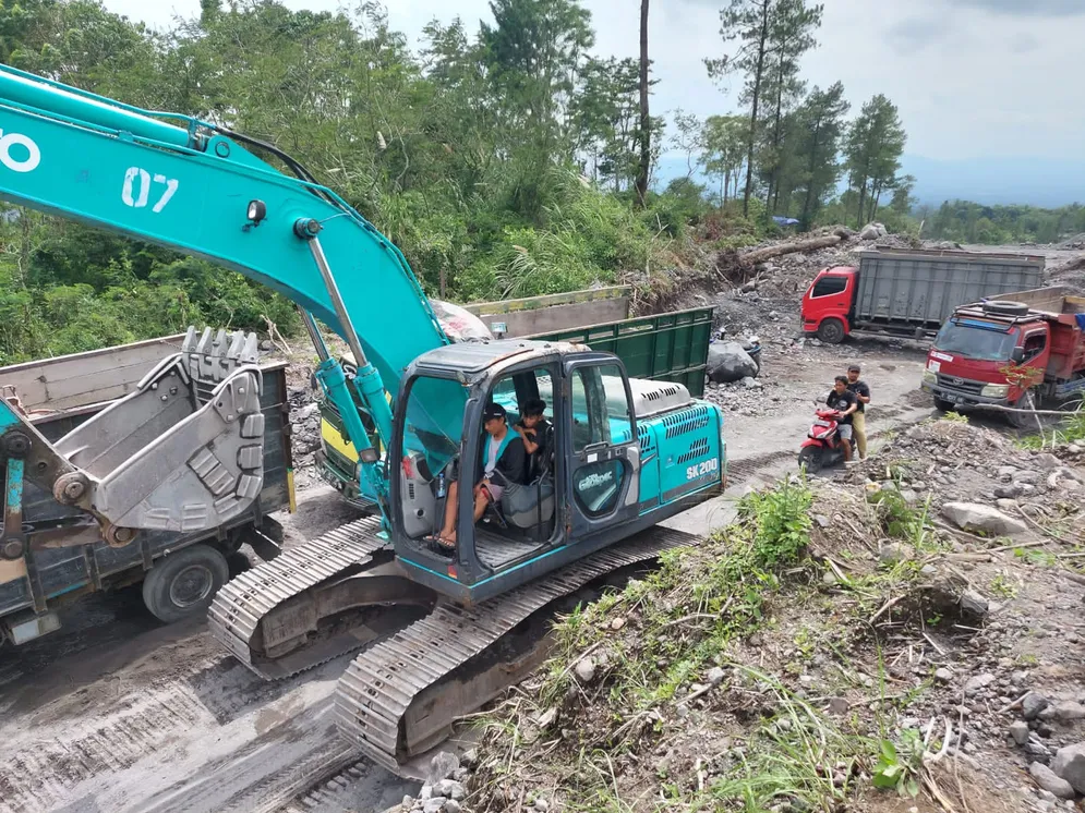 Empat Operator Alat Berat Penambangan Ilegal Diamankan Polisi