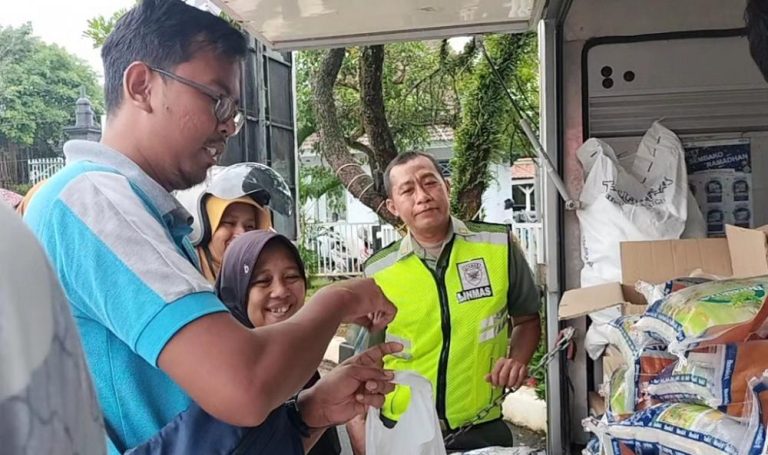 Dijual dengan Harga Miring, Warga Buru Minyakita di Bazar Pangan