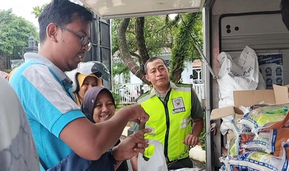 Dijual dengan Harga Miring, Warga Buru Minyakita di Bazar Pangan