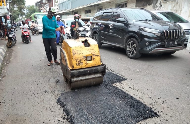 Perbaiki Jalan Berlubang, DPUPR Anggarkan 700 Juta Rupiah