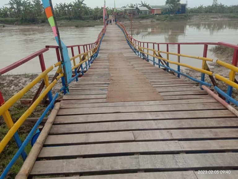 Gantikan Perahu Tambang, Kini Hadir Jembatan Apung Sambung Roso