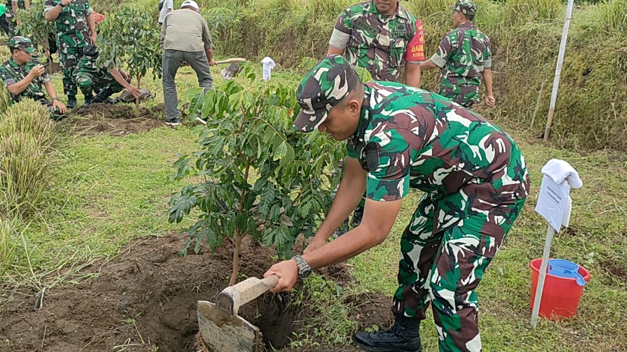 Lestarikan Lingkungan, Dandim Magelang Reboisasi Gunung Gupak
