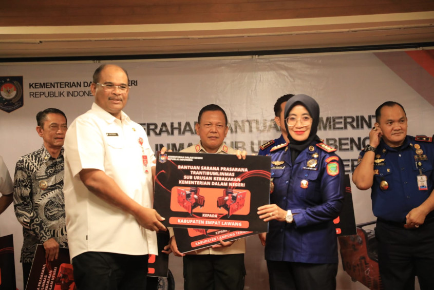 Antisipasi El Nino, Ditjen Bina Adwil Serahkan Bantuan Pemerintah ke 28 Daerah