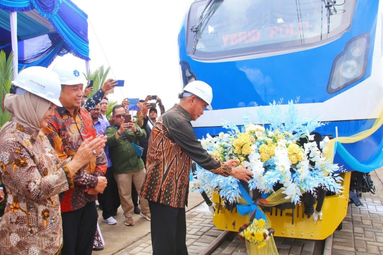 Menko PMK Resmikan Laboratorium Perkeretaapian PNM