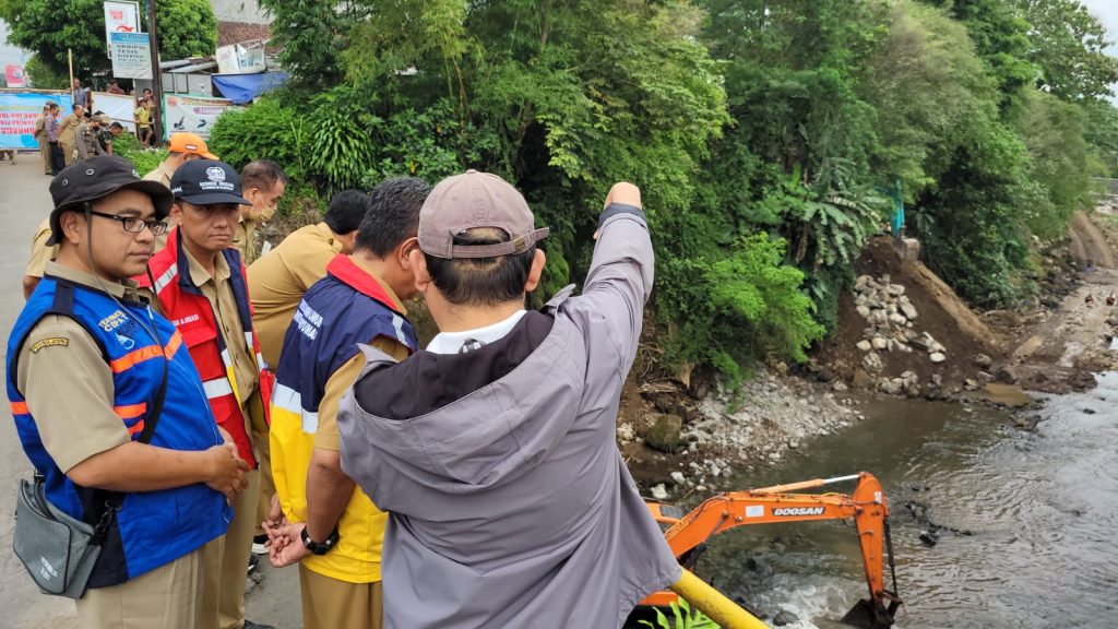 Penanganan Jembatan Kali Pelus Diminta Dipercepat
