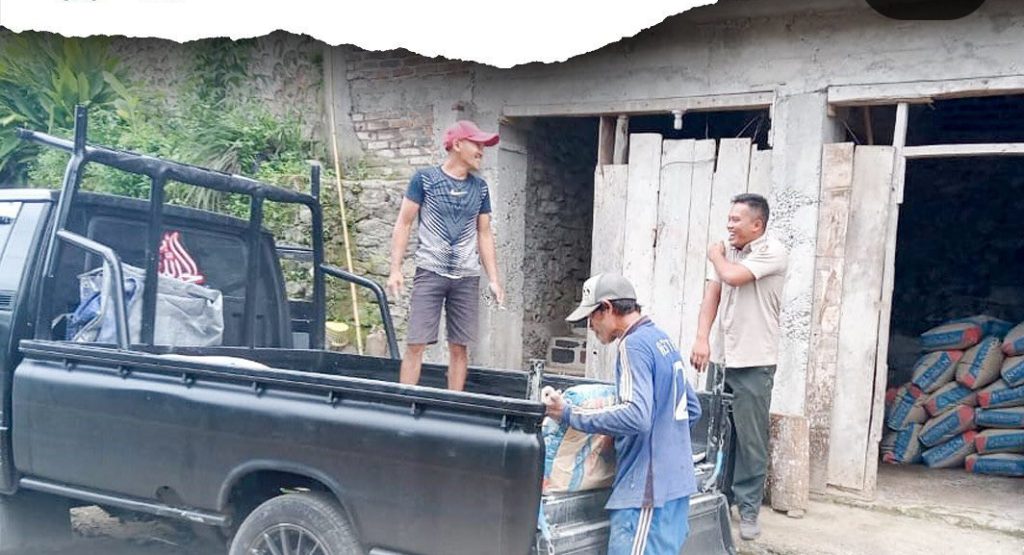 BPBD Salurkan Bantuan ke Korban Bencana Longsor dan Puting Beliung