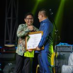 Bupati Terima Penghargaan Bakti Ekonomi Desa dari Kemendes PDTT